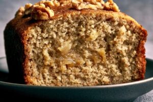 Cake moelleux à la banane aux fruits caramélisés et farines rustiques